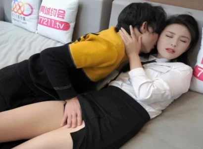 Cô nàng thư ký bí mật nằm với sếp vì tiền