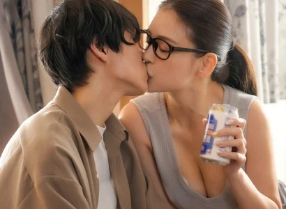 Chàng trai bị cắm sừng đau đớn được chị hàng xóm an ủi không ngừng