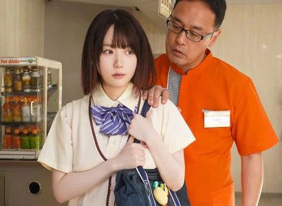 Quản lý nam xử lý hành vi ăn cắp vặt của em gái trong cửa hàng