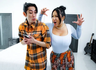 Cậu con trai làm cho mẹ kế xăm trổ hàng múp đạt khoái cảm