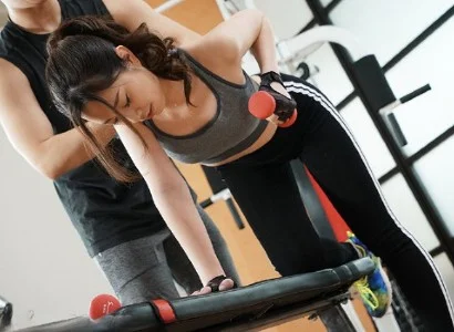 Anh PT số hưởng với người phụ nữ thiếu thốn tình dục địt nhau